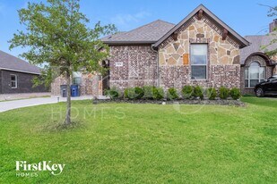 304 Stefani Dr in Red Oak, TX - Building Photo