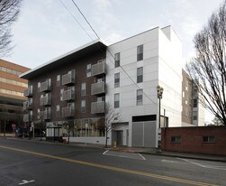 Lewis and Clark Plaza in Vancouver, WA - Building Photo