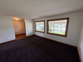 460 SE Conifer Pl in Sublimity, OR - Building Photo - Building Photo