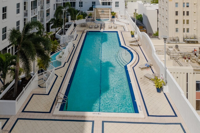 The Strand in West Palm Beach, FL - Foto de edificio - Building Photo