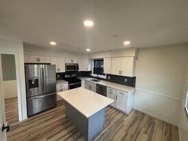 15 Flora Way in Normal, IL - Building Photo