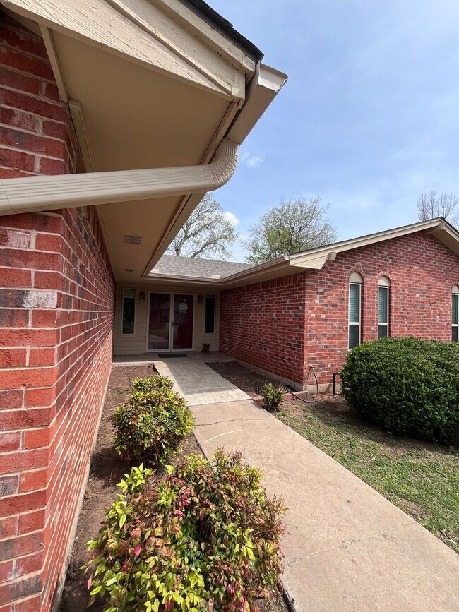 2317 NE Village Dr in Lawton, OK - Building Photo - Building Photo