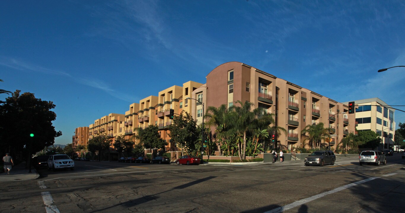 Burbank Village Walk in Burbank, CA - Foto de edificio