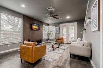 2002 Rosewood Ave in Austin, TX - Building Photo - Building Photo