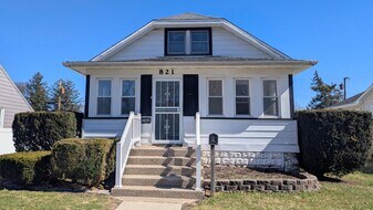 821 Lake St in Hobart, IN - Building Photo