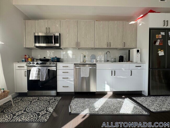 90 Antwerp St in Boston, MA - Building Photo - Building Photo