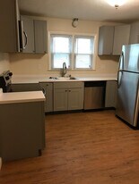 118 Woodland St, Unit 1st in Bristol, CT - Building Photo