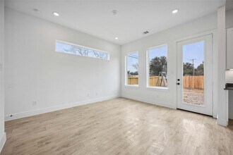 8103 Calhoun Rd, Unit A in Houston, TX - Building Photo - Building Photo