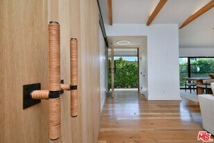 2145 Linda Flora Dr in Los Angeles, CA - Building Photo