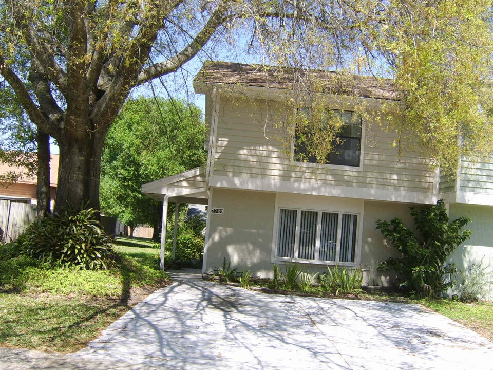 7720 Fernbrook Way in Winter Park, FL - Foto de edificio