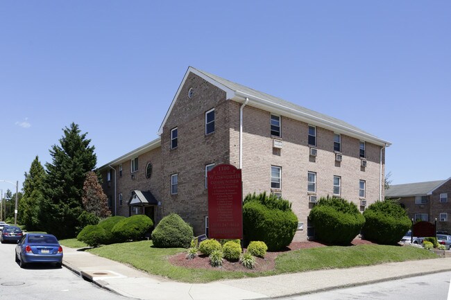 Wadsworth Manor photo'