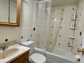 139 Brook St, Unit 13 in Brookline, MA - Building Photo