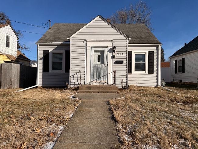 1820 33rd St in Moline, IL - Foto de edificio - Building Photo
