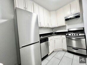 E 16 ST, Unit 5J in New York, NY - Building Photo - Building Photo
