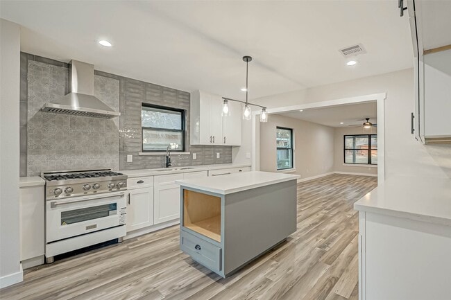 property at 2111 Nina Lee Ln