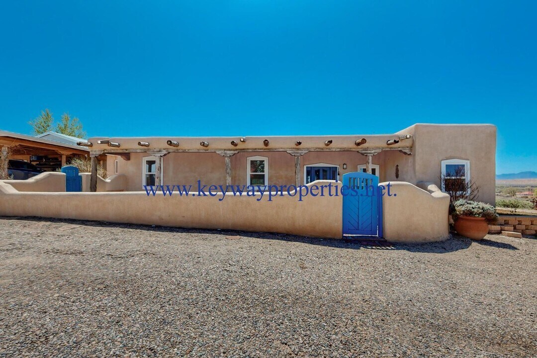 20 Ricardo Rd in Belen, NM - Foto de edificio