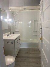 82 Walton St, Unit 2 in Fitchburg, MA - Foto de edificio - Building Photo