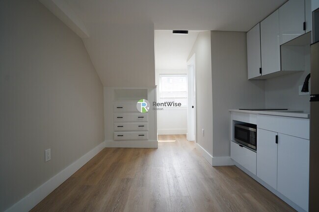 142 Dorchester St in Boston, MA - Building Photo - Building Photo