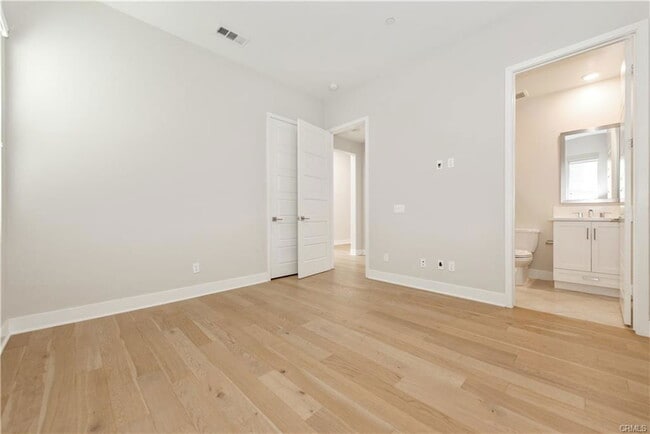 property at 61 Einstein Wy