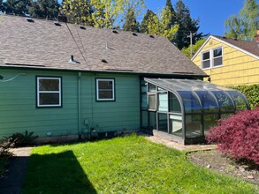 4937 N Willamette Blvd in Portland, OR - Building Photo - Building Photo