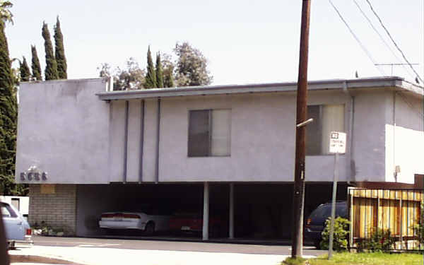 5056 Whitsett Ave in North Hollywood, CA - Foto de edificio - Building Photo