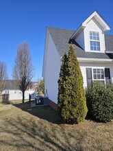 124 Wolverine Trail in La Vergne, TN - Foto de edificio - Building Photo