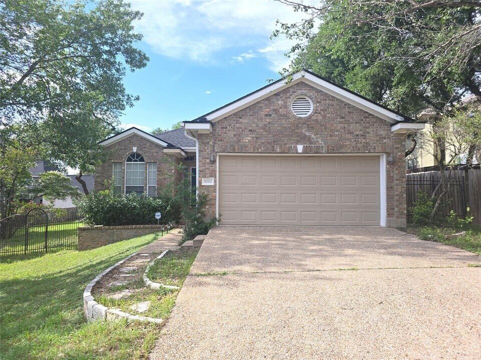 9202 Brigadoon Cove in Austin, TX - Building Photo