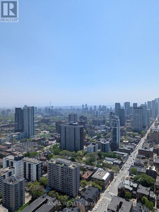 55-4655 Charles St E in Toronto, ON - Building Photo