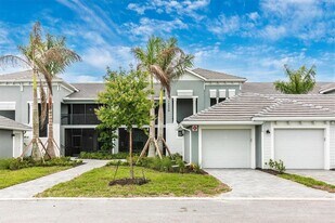 12520 Galapagos Ct, Unit 216 in Venice, FL - Building Photo