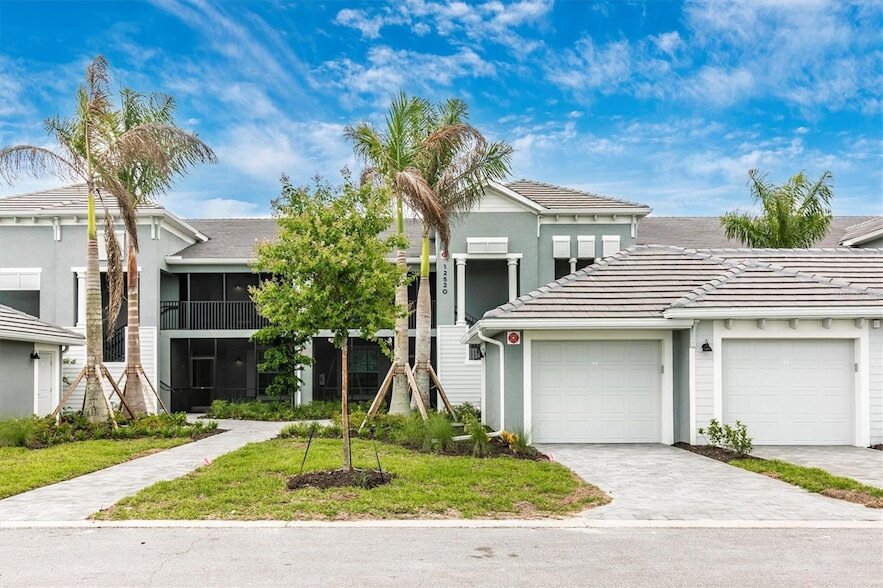 12520 Galapagos Ct, Unit 216 in Venice, FL - Building Photo