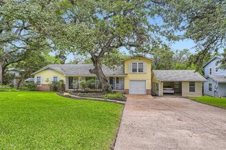 6804 Vine St in Austin, TX - Foto de edificio - Building Photo