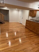 22 Perkinsfield St in Whitby, ON - Building Photo