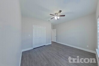 1908 Carrington Dr in Glenn Heights, TX - Foto de edificio - Building Photo