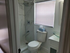 1041 NE 17th Ave, Unit 2 in Fort Lauderdale, FL - Foto de edificio - Building Photo