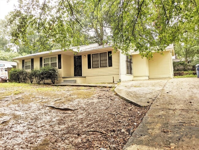 property at 1144 Regis Rd SE