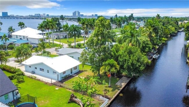 94 E North Shore Ave in North Fort Myers, FL - Building Photo - Building Photo
