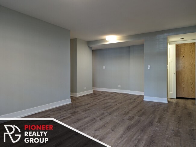 456 W Barry Ave, Unit 104 in Chicago, IL - Foto de edificio - Building Photo