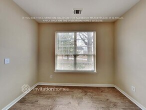 6884 Breeze Dr in Stone Mountain, GA - Building Photo - Building Photo