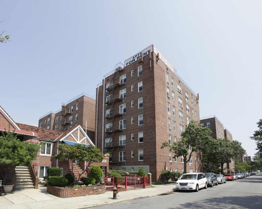 Southampton Apartments in Brooklyn, NY - Building Photo