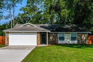 6020 Pine Ave in Fleming Island, FL - Building Photo
