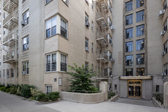 720 Fort Washington Ave in New York, NY - Building Photo - Building Photo