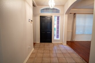 2111 Grovewood Park in Conroe, TX - Foto de edificio - Building Photo