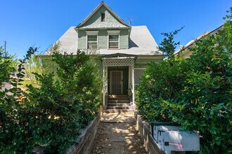 207 E Avenue 31, Unit 2 Jasmine Window 207 1.25 in Los Angeles, CA - Building Photo - Building Photo