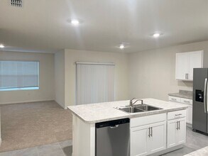 709 Versailles Ln in Kissimmee, FL - Building Photo - Building Photo