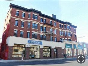 223 Harvard Ave, Unit 2 in Boston, MA - Foto de edificio - Building Photo