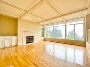 9055 SE 79th St in Mercer Island, WA - Building Photo - Building Photo