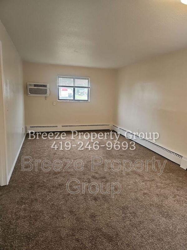 4912 Douglas Rd in Toledo, OH - Building Photo - Building Photo