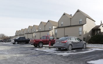Lakeside Village in Kansas City, MO - Building Photo - Building Photo