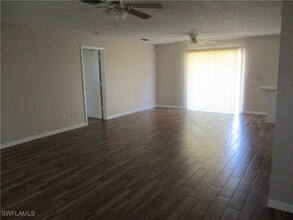 1218 NE 3rd St in Cape Coral, FL - Foto de edificio - Building Photo