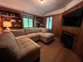 8 Holly Ln in Rye, NY - Building Photo - Building Photo